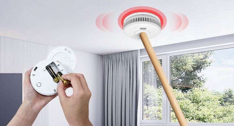 烟雾报警器响后应对全攻略:关闭要领与注重事项 烟雾报警器响后应对全攻略:关闭要领与注重事项